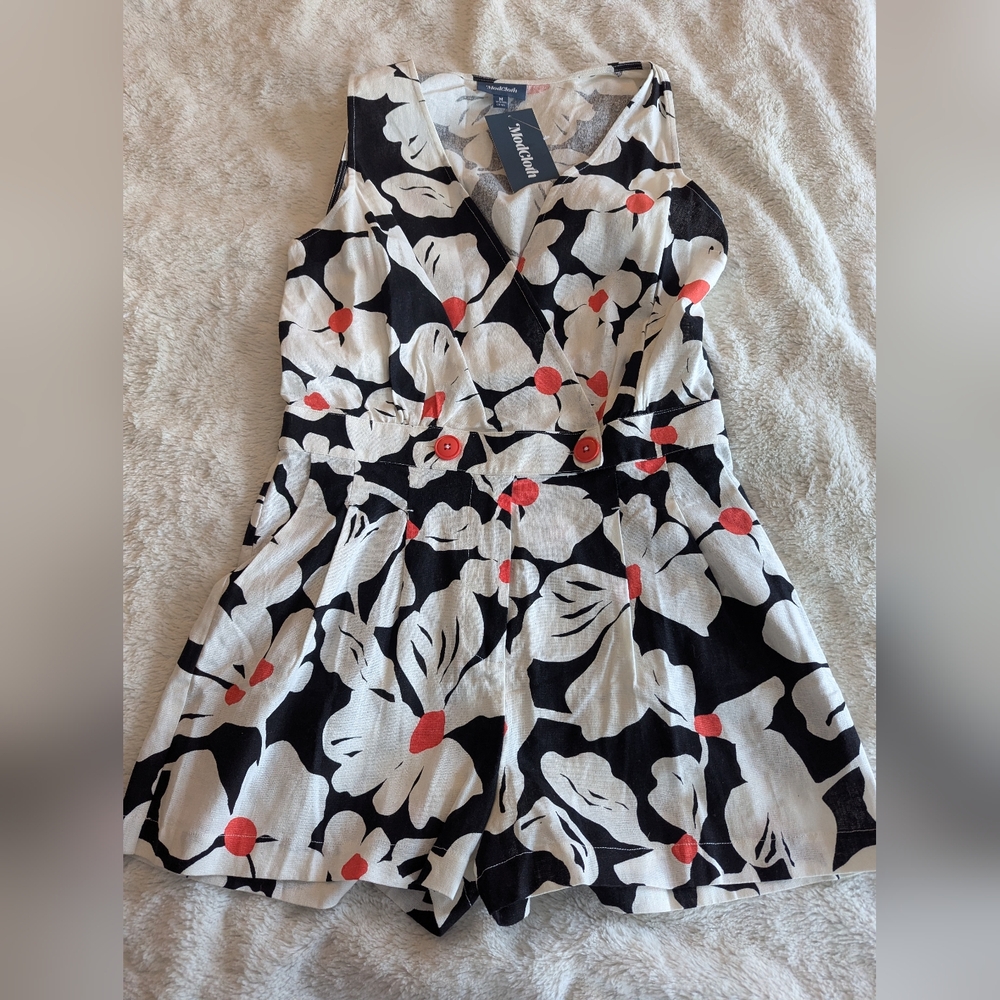 Nwt modcloth romper black and white with pockets sz M
